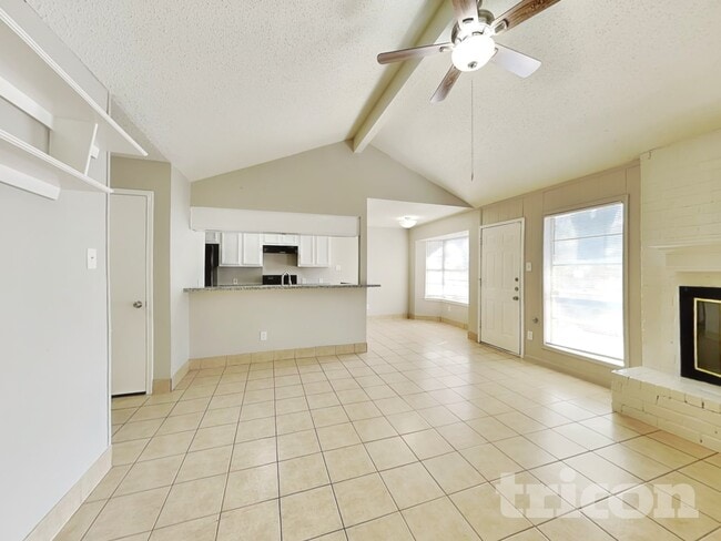 Building Photo - 2014 Briar Ridge Dr