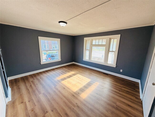 Building Photo - 528 Chenango St