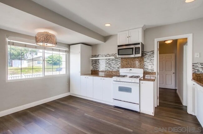 Building Photo - 6327 Newsome Dr