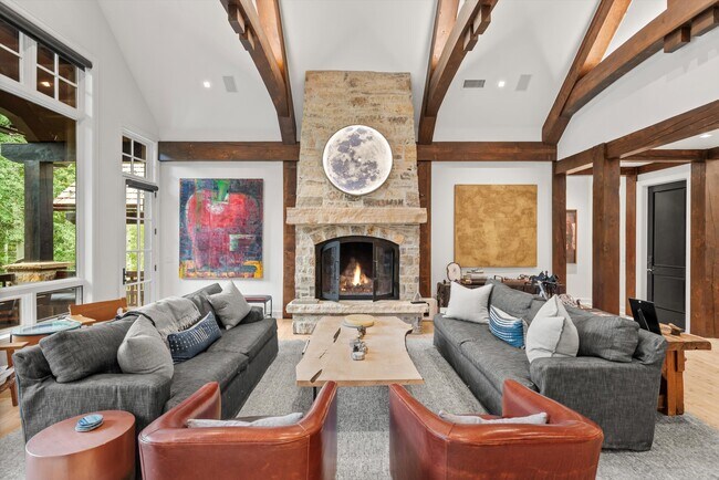 Building Photo - 289 Exhibition Ln