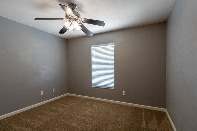 Building Photo - Charming 3BR/2BA Brick Home in the Heart o...