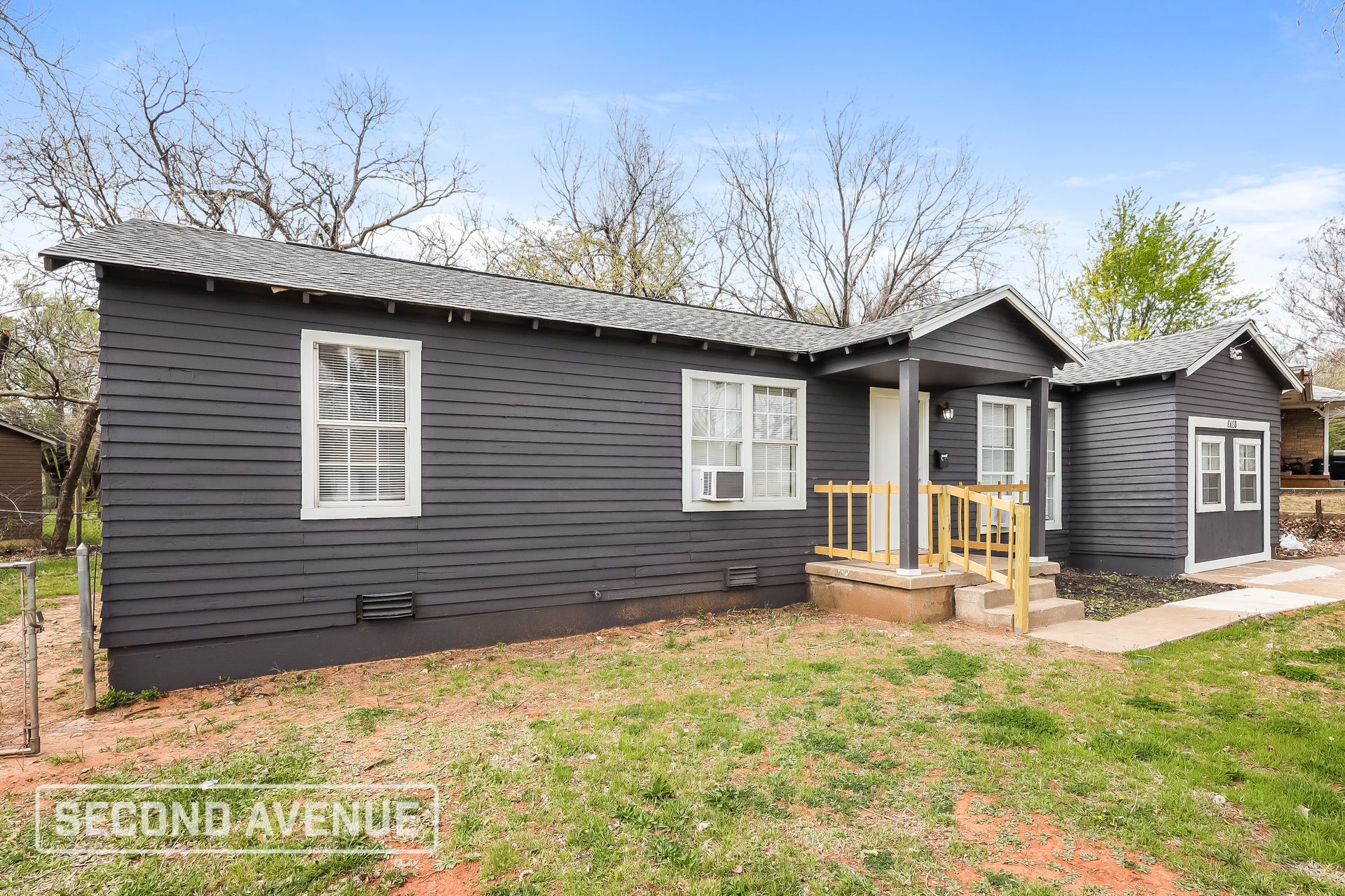 Building Photo - 3701 Woodside Dr