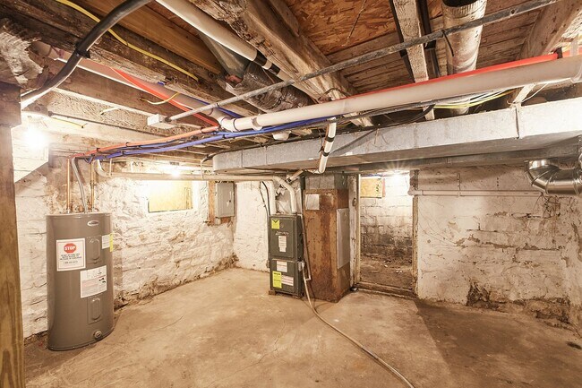 Building Photo - Lincoln