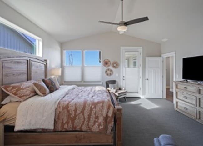 Building Photo - Gorgeous Single Level Home with Mountain V...