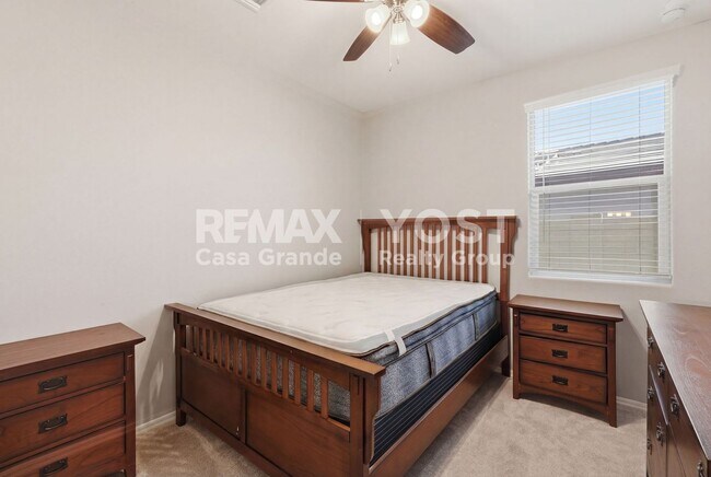 Building Photo - Move-In Ready Desert Gem with Stylish Furnishings & Private Backyard!