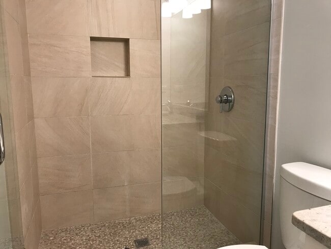 Building Photo - 1609 W Warren Blvd