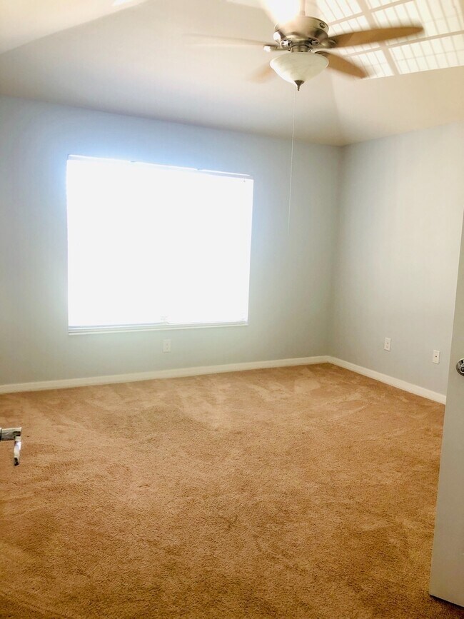 Building Photo - Milano - 3BR/2BA Unfurnished Townhome in N...