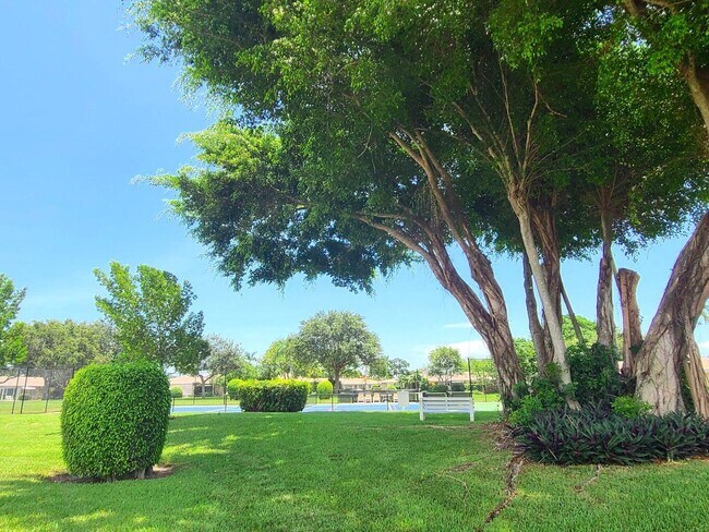 Building Photo - 8836 Belle Aire Dr
