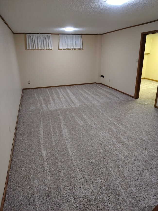 Building Photo - 1332 Truman Pl