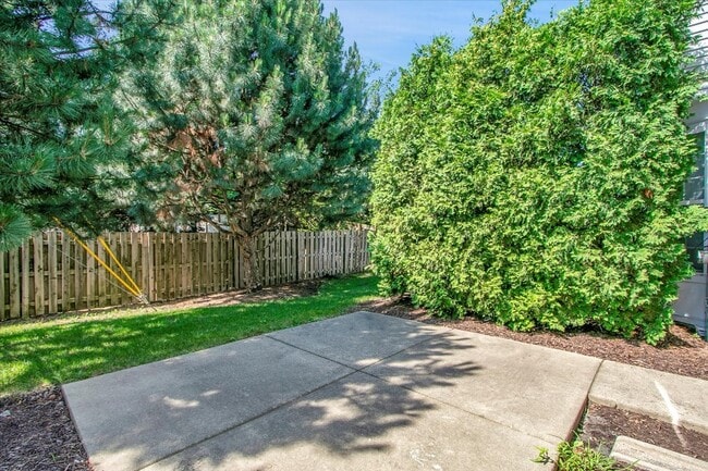 Building Photo - 4932 Montauk Dr
