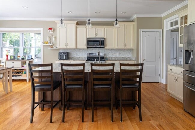 Building Photo - 131 Greystone Terrace