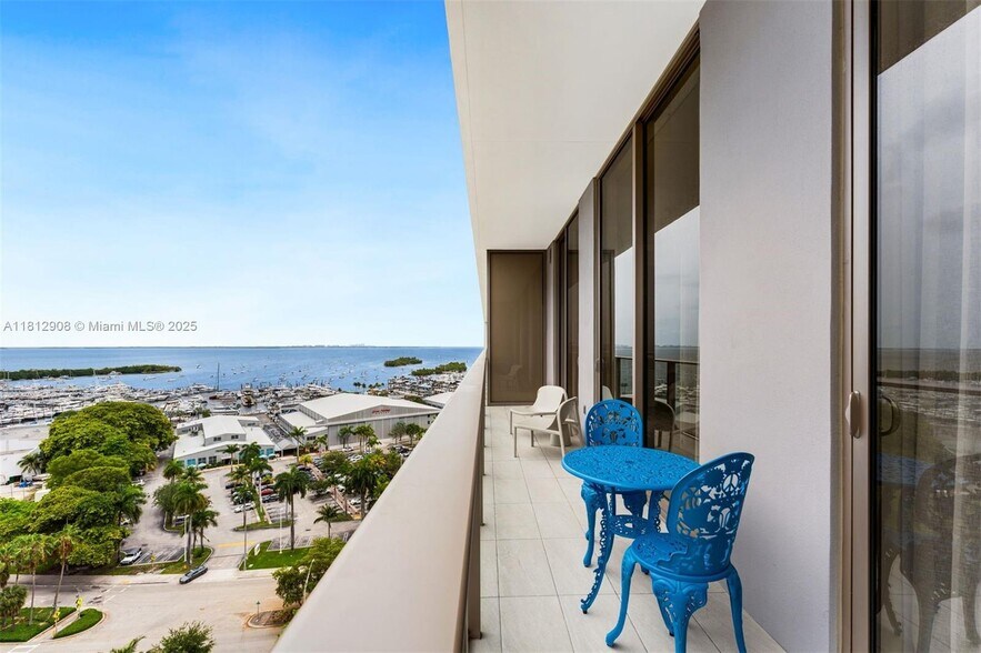 Building Photo - 2655 S Bayshore Dr