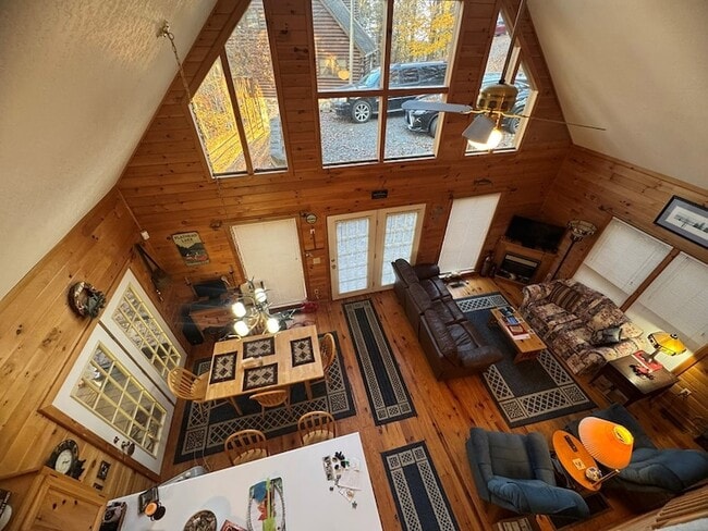 Building Photo - 664 Fox Run Dr