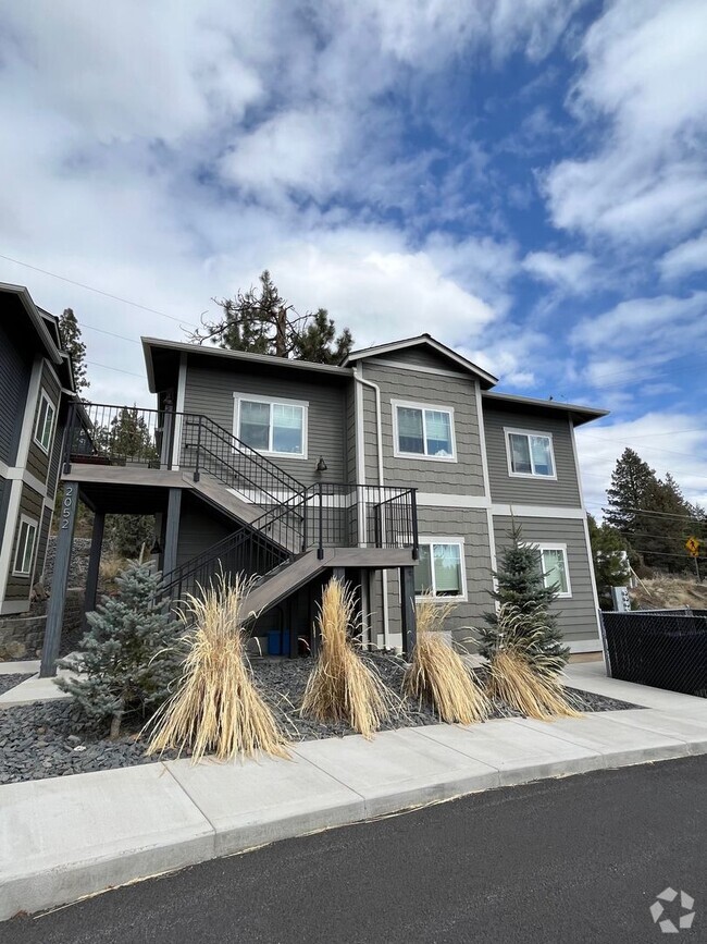 Building Photo - b2076