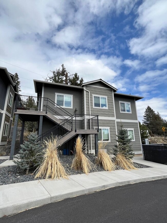 Building Photo - b2076