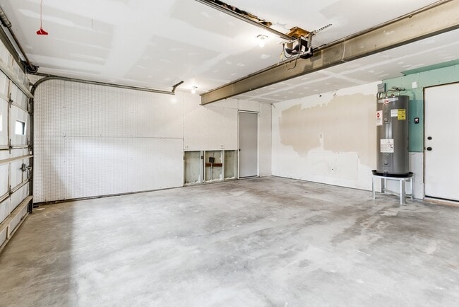 Building Photo - 445 Longmeadow Dr