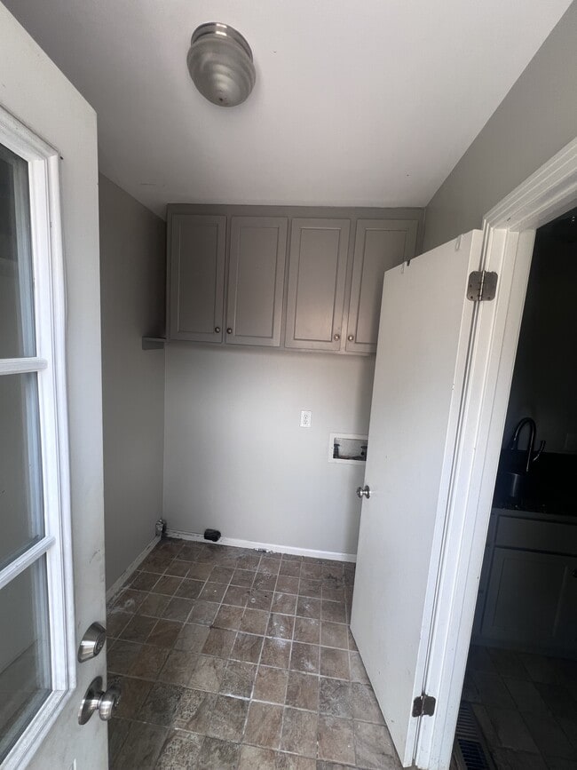 Building Photo - 5125 Manorwood Ct