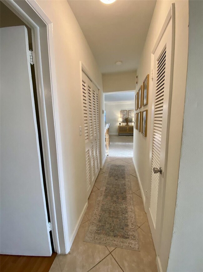 Building Photo - 2755 NE 28th Ave