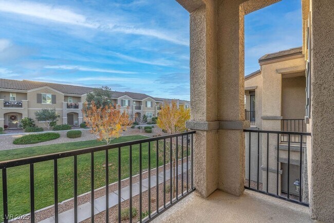 Building Photo - 483 Ylang Pl