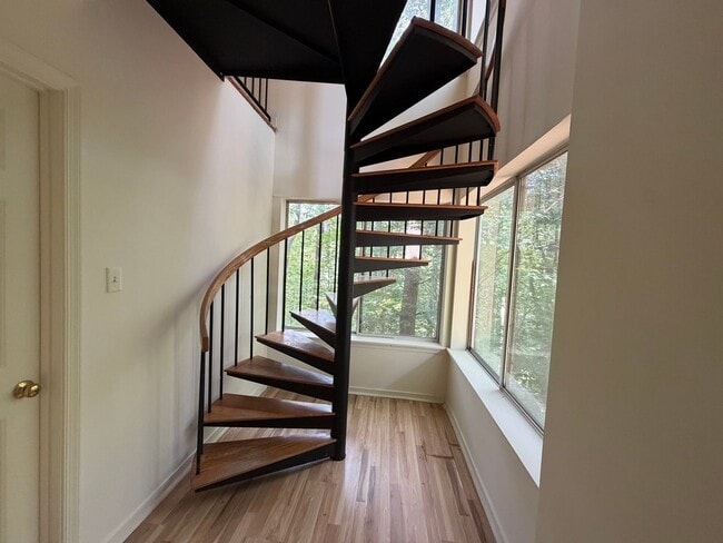 Building Photo - 1250 Clifden Green