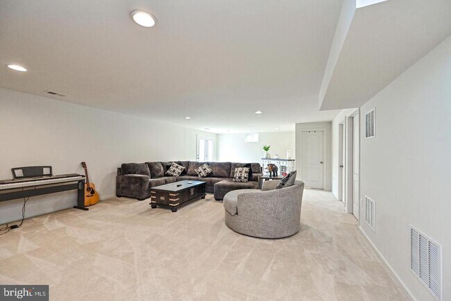 Building Photo - 106 Alliance Ct