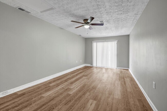 Building Photo - $500 OFF BACK TO SCHOOL SECIAL - SPACIOUS ...