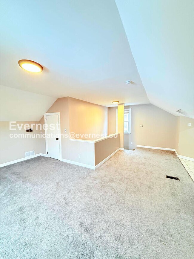 Building Photo - 15472 Lauder St