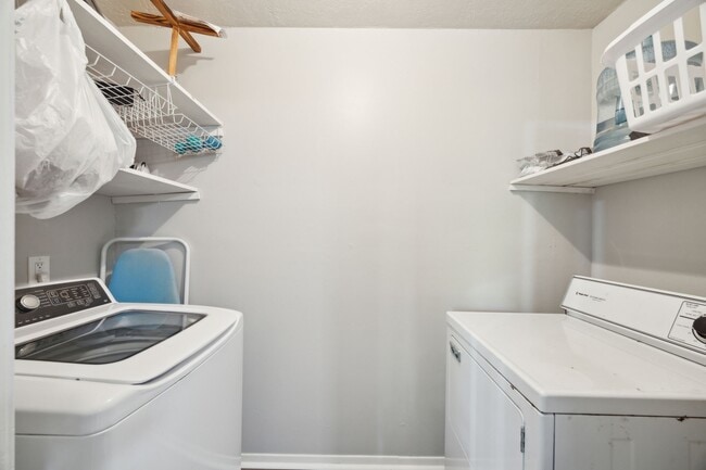 Building Photo - 10 Boat Launch Rd