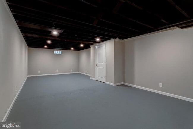 Building Photo - 308 Lenox Rd