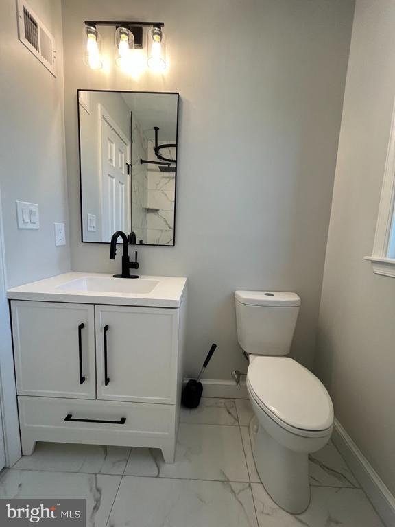 Building Photo - 327 Whittier St NW