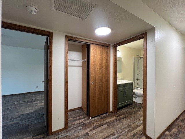 Building Photo - 3951 Fairway Hills Dr