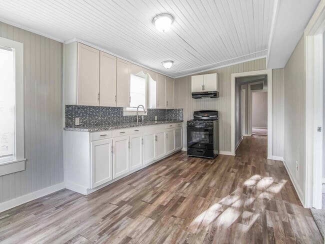 Building Photo - 152 Walnut Dr