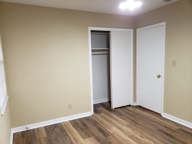 Building Photo - 2318 Vinkara Dr