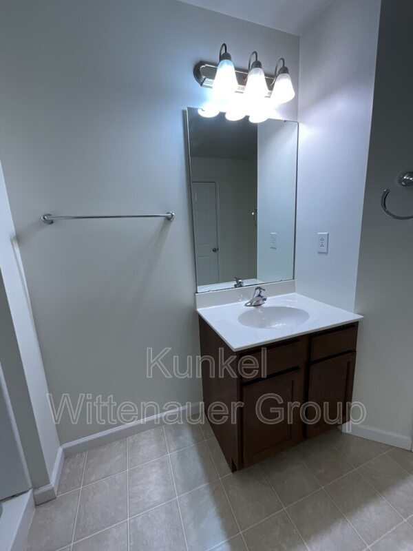 Building Photo - 701 Tower Grove Dr