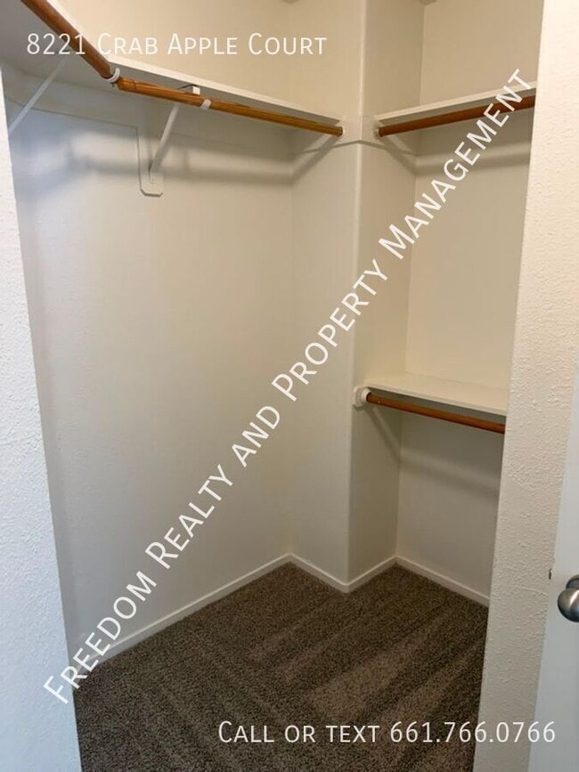 Building Photo - 8221 Crab Apple Ct