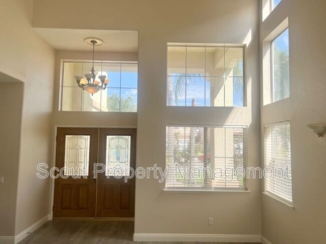 Building Photo - 33309 Morning View Dr