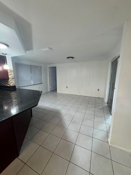 Building Photo - 7725 Bloomfield Dr