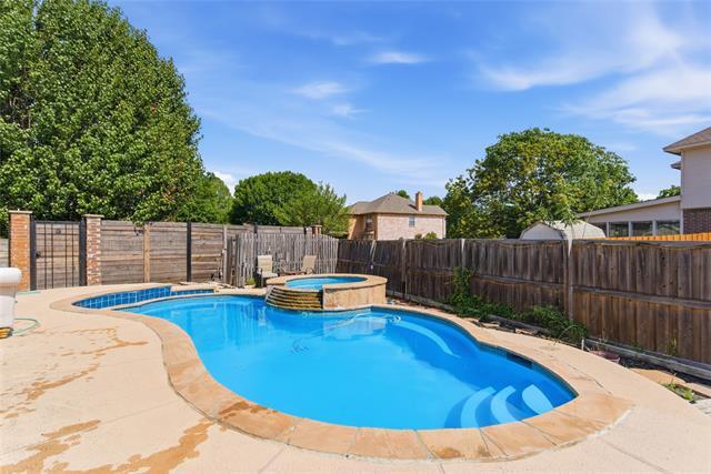 Building Photo - 1701 Creekway Dr