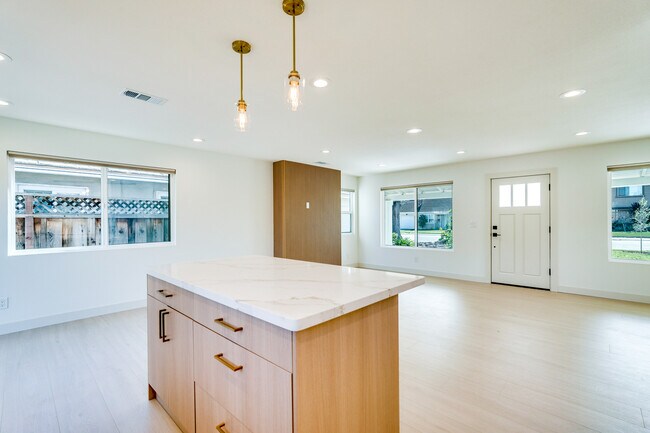 Building Photo - 2051 Randolph Dr