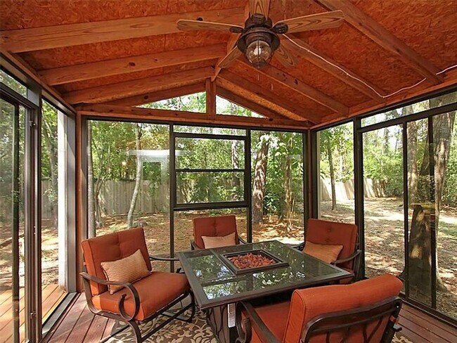 Building Photo - 42 Village Knoll Pl