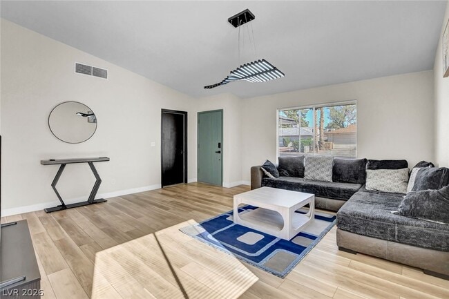 Building Photo - 6009 W Carpenteria Way