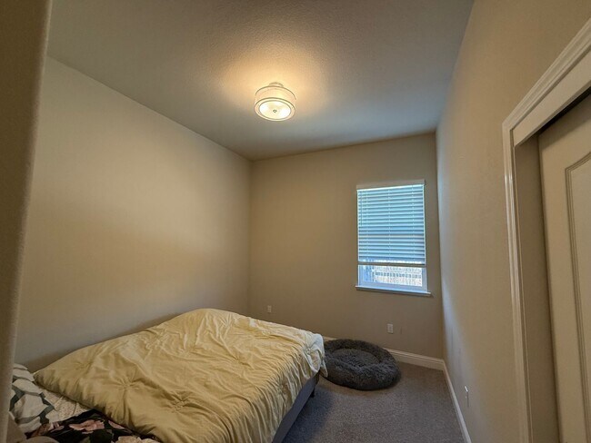 Building Photo - Upgraded single story home in Manteca!