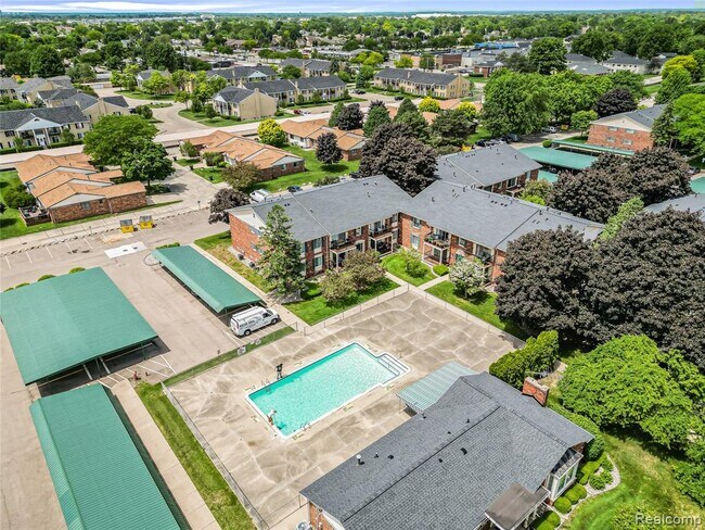 Building Photo - 34763 Maple Ln Dr