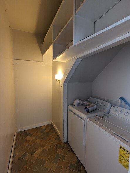 Building Photo - 315 N Richard St