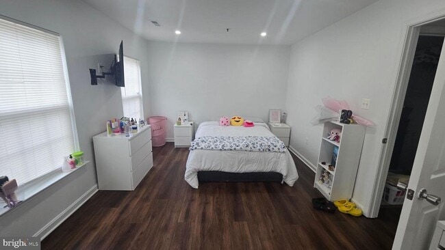 Building Photo - 10004 Tallahassee Pl