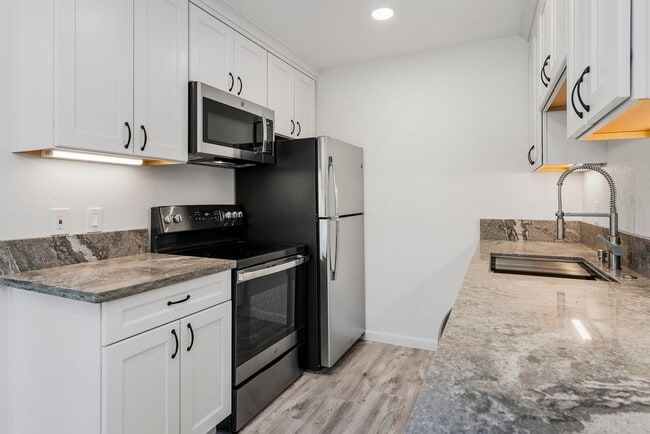 Building Photo - Incline Village: Condo - 2 Bedrooms, 1 Bathroom, Remodeled