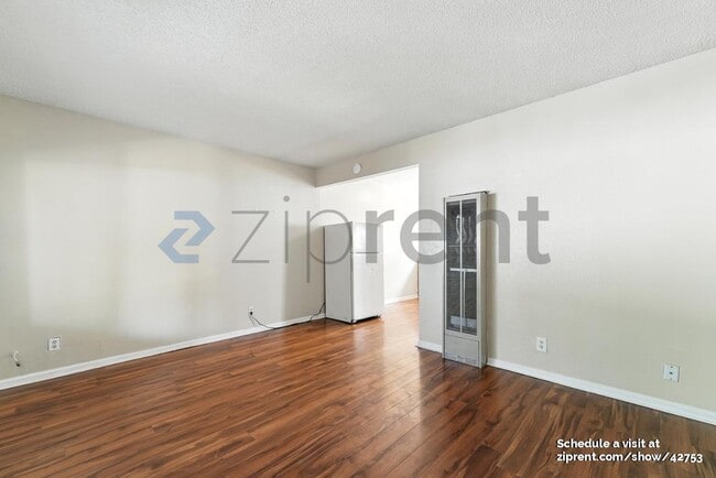 Building Photo - 132 W 18th St
