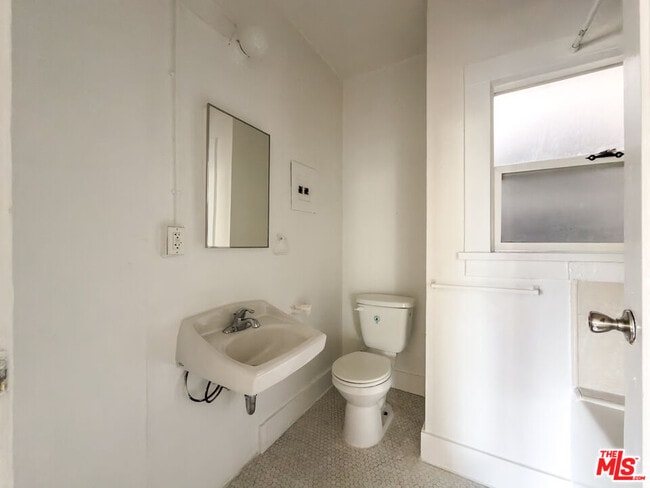 Building Photo - 504 S Rampart Blvd