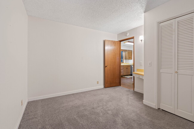 Building Photo - 10181 N Fairway Dr