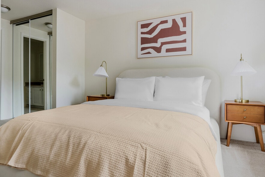 Building Photo - 15606 NE 40th St